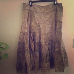 Paisley print, tiered skirt.